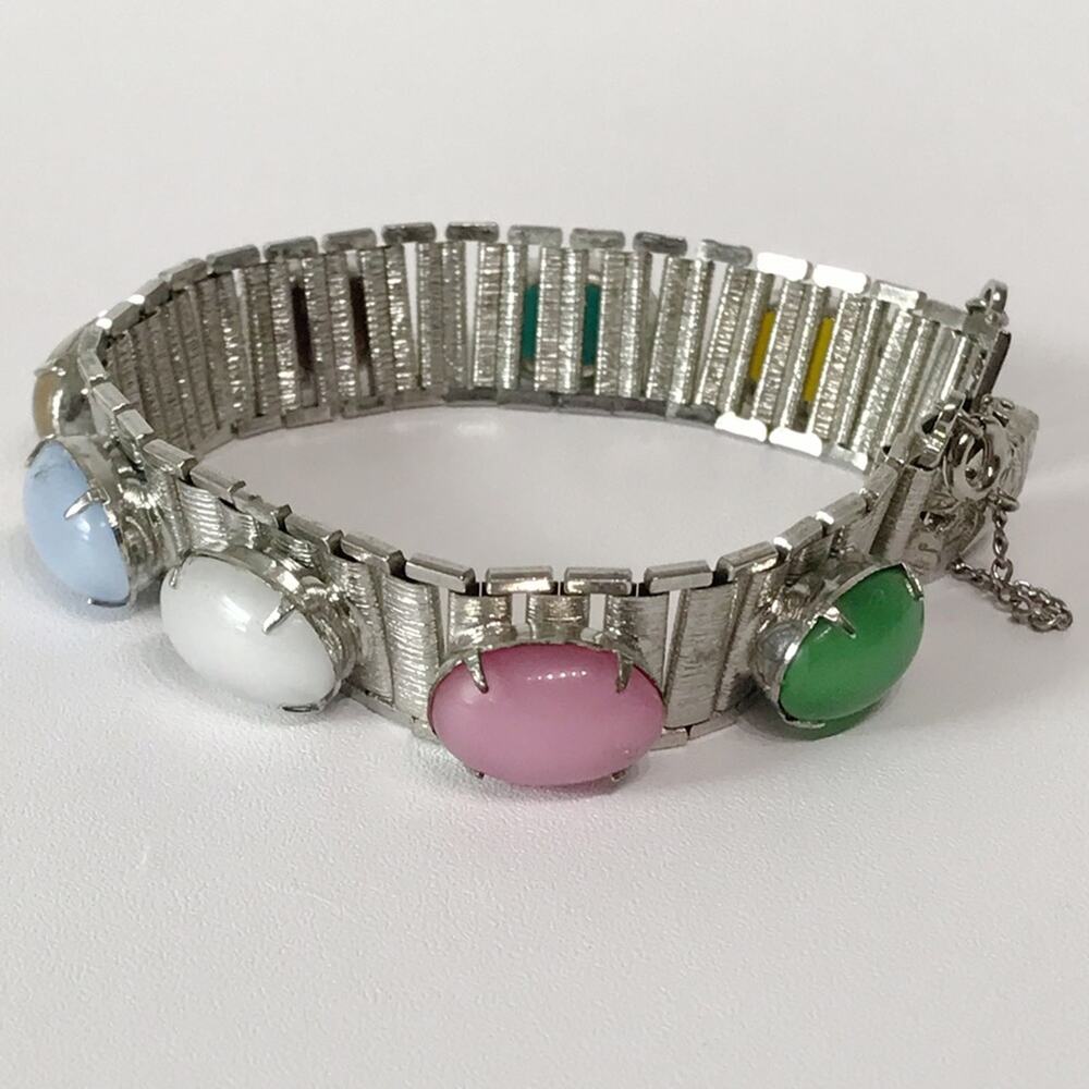 Vintage Moon Glow Bracelet Sarah Coventry Cabochon Party Pastels Scarab Style - Picture 13 of 16